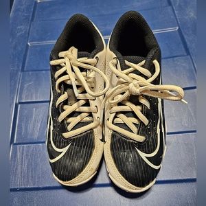 Boys youth baseball cleats